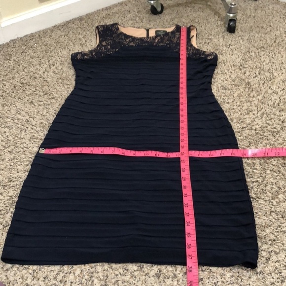 Adrianna Papell Dress Size US 10 Navy Blue Ribbed Floral Lace - Picture 9 of 10